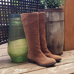 Tan suede insulated boots, with rubber sole